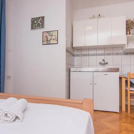 Dekanic Krk * Krk Town