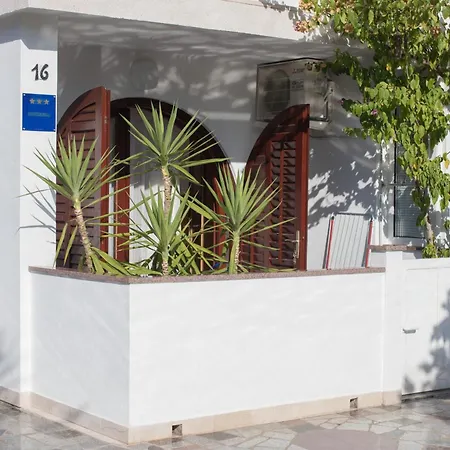 Dekanic Krk Apartamento *